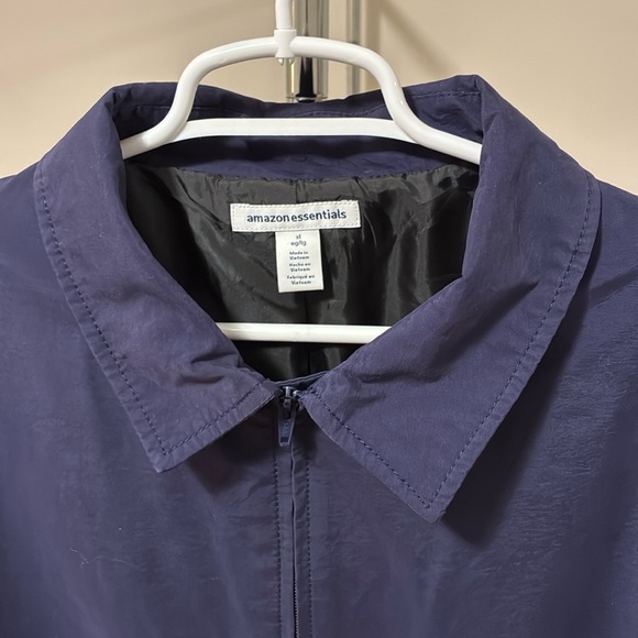 Amazon Essentials Men's Standard Water-Resistant Golf Jacket - Navy Blue - Picture 4 of 11